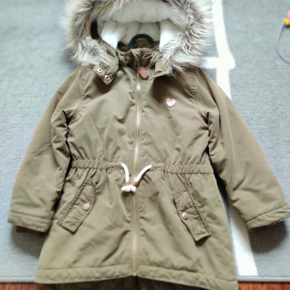 Girl's winter clothes - Picture 6 of 7